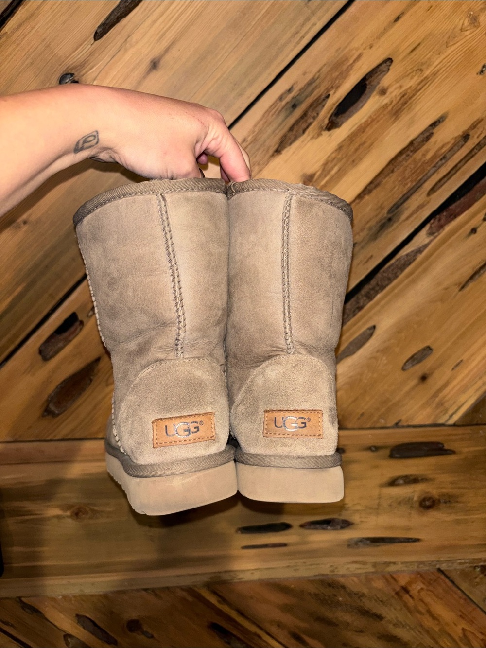 UGG Classic Short Boot - Taupe